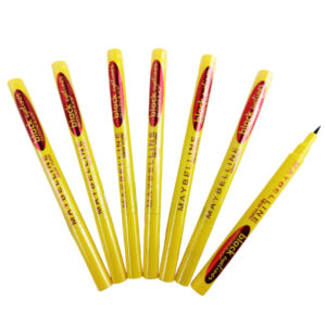 Delineador de ojos Extra Heavy Volumen Express Resistente al Agua 24 horas color negro intenso de MAYBELLINE NEW YORK